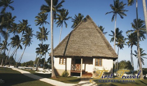 Sandies Pwani Beach Resort 01-külső.jpg