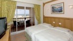 Hilton Long Beach 04-szoba4.jpg