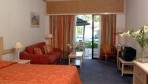 PalmBeach06-szoba bungalo kertre néző.jpg