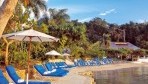 Round Hill Hotel 02-medence.jpg