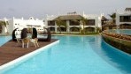 RoyalZanzibarBeachResort02-medence2.JPG