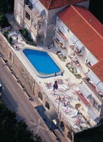 Komodor Hotel ***